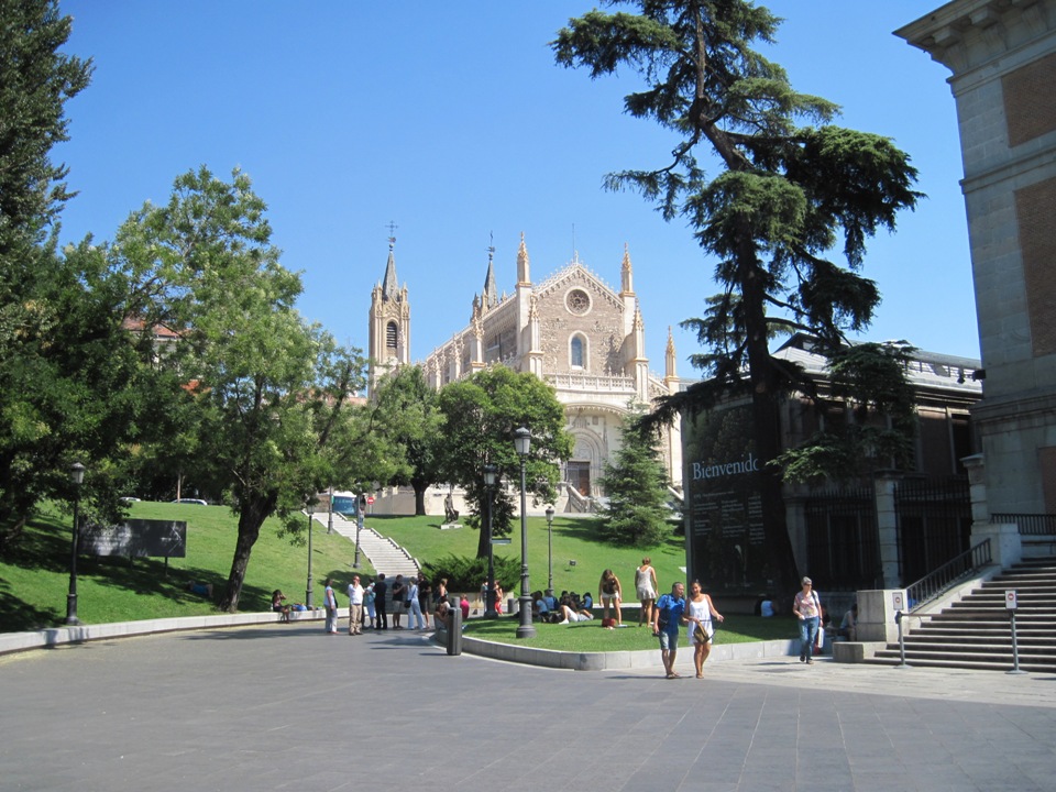 112- Esterno del Museo del Prado e la chiesa di San Jeronimo